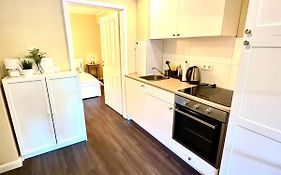 Zentrales Apartment Mit Terrasse